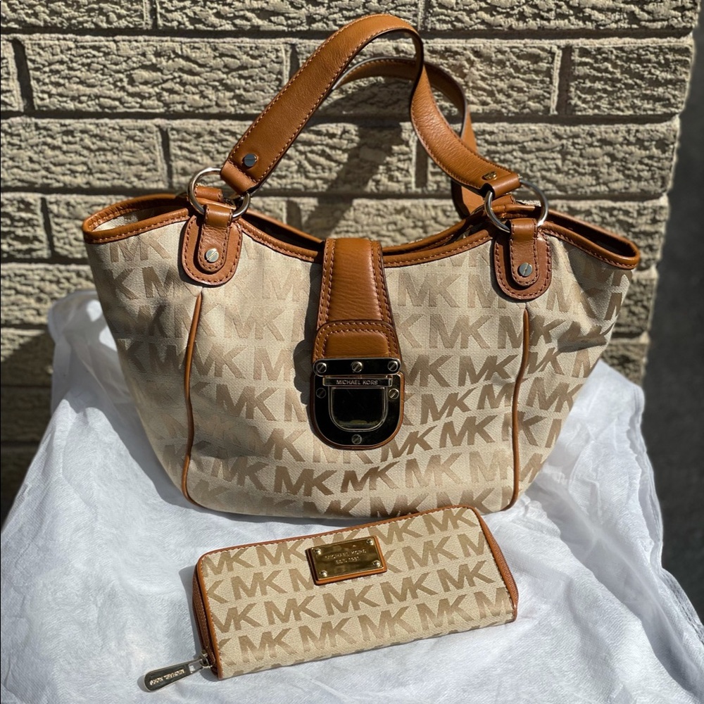 Michael Kors - Charleton Signature Monogram Tote w/ Matching Wallet